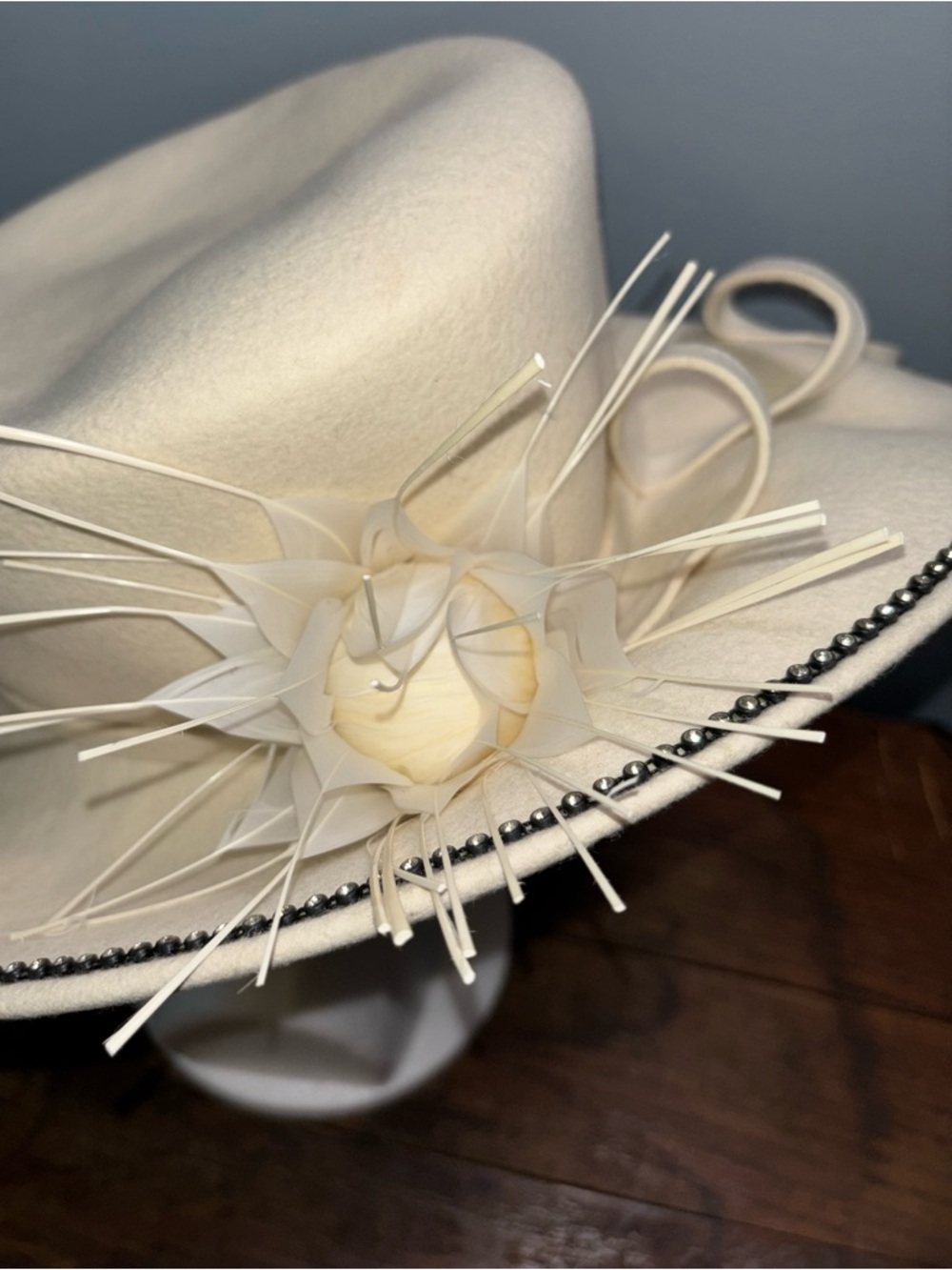 Faranak New York Women’s Hat Ivory Wide-Brim Floral Rhinestones Derby Church - Picture 5 of 6